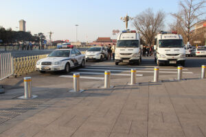 Why Do More People Choose Manual Bollards?